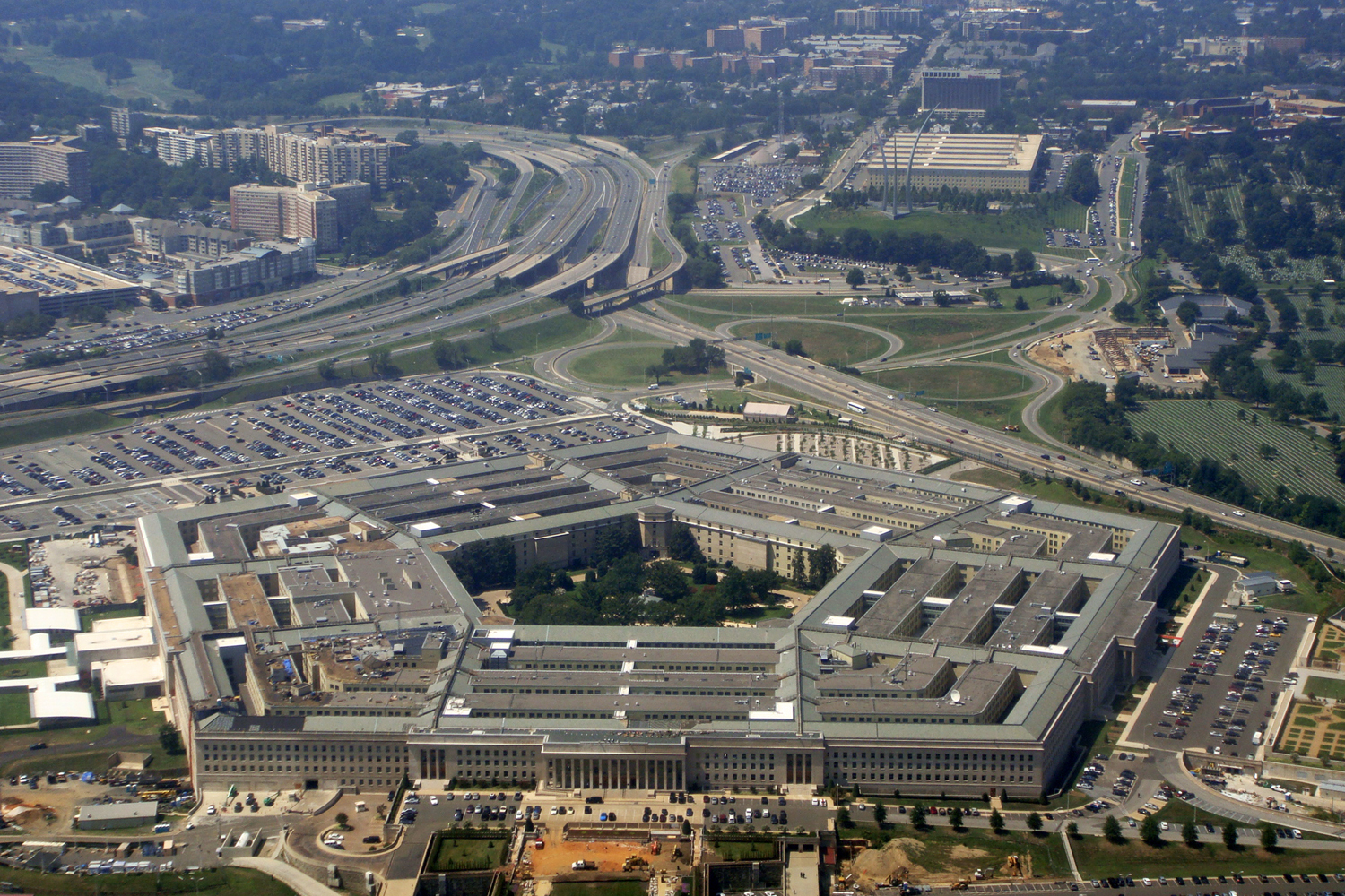The_Pentagon_DCA_08_2010_9854